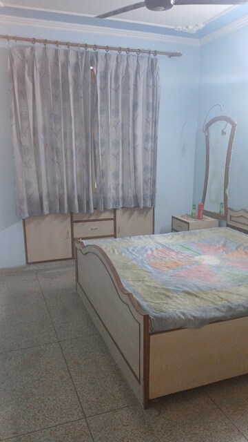 Bedroom in 2 BHK Builder Floor at Sector 42 – for Rent