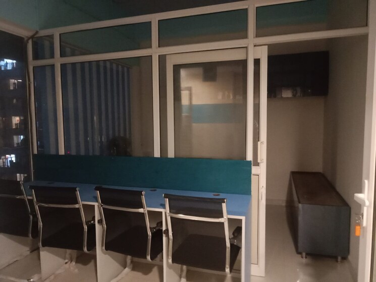 Team Area, gaur-city-mall Commercial Office Space 420 Sq.Ft. In Sector 4 Greater Noida Greater Noida 8740011