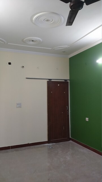 Room in 2 BHK Independent House at Gomti Nagar – for Rent