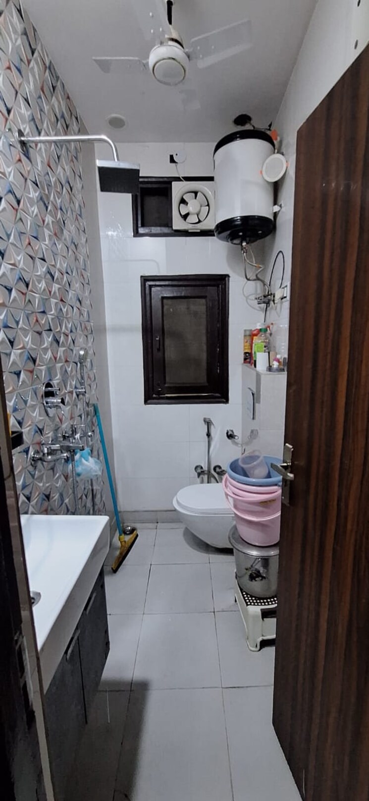 Bathroom, tilak nagar 2 Bedroom 908 Sq.Ft. Builder Floor In Tilak Nagar Delhi 8740030