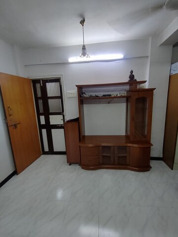 Room in 1 BHK Apartment at Neelkamal Gruh CHS LTD, Chincholi Phatak – for Rent