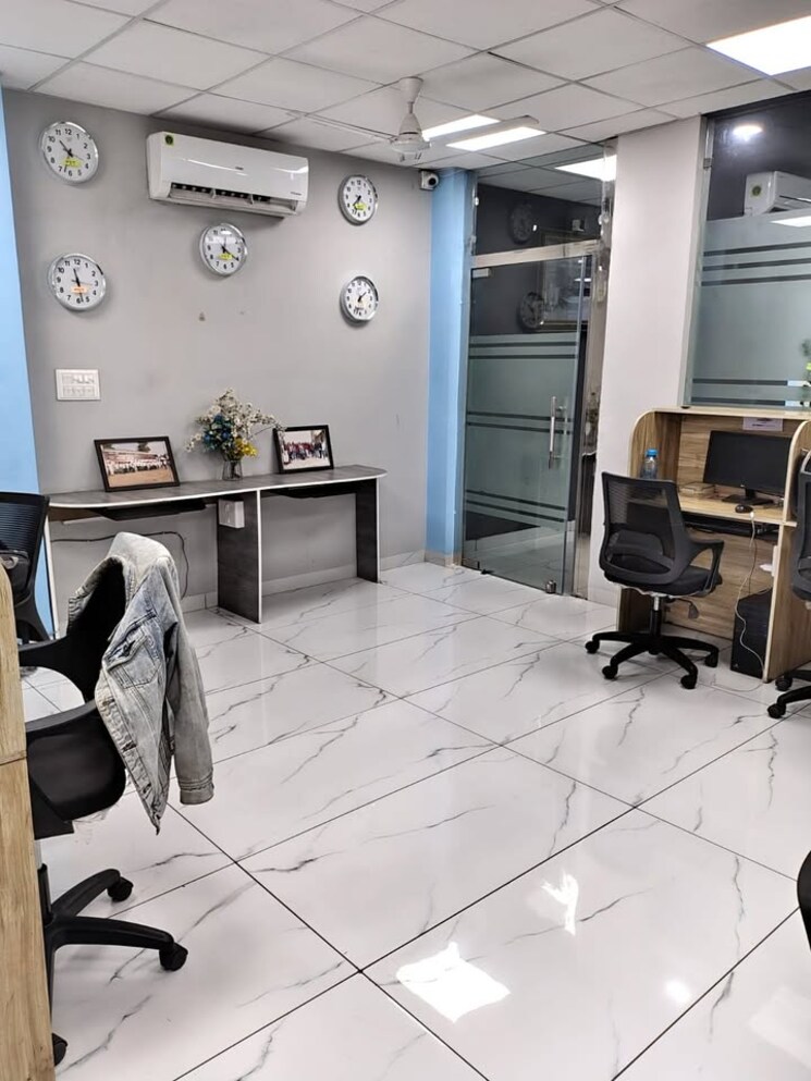 Team Area, new palasia Commercial Office Space 1600 Sq.Ft. In New Palasia Indore 8740047