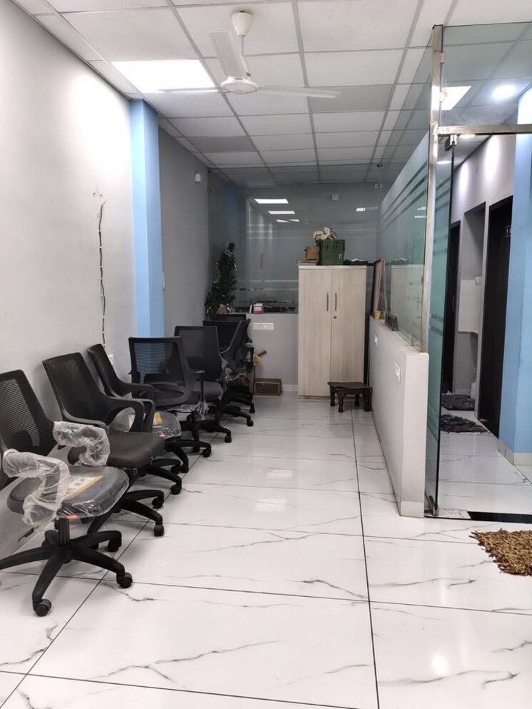 Gym, new palasia Commercial Office Space 1600 Sq.Ft. In New Palasia Indore 8740047