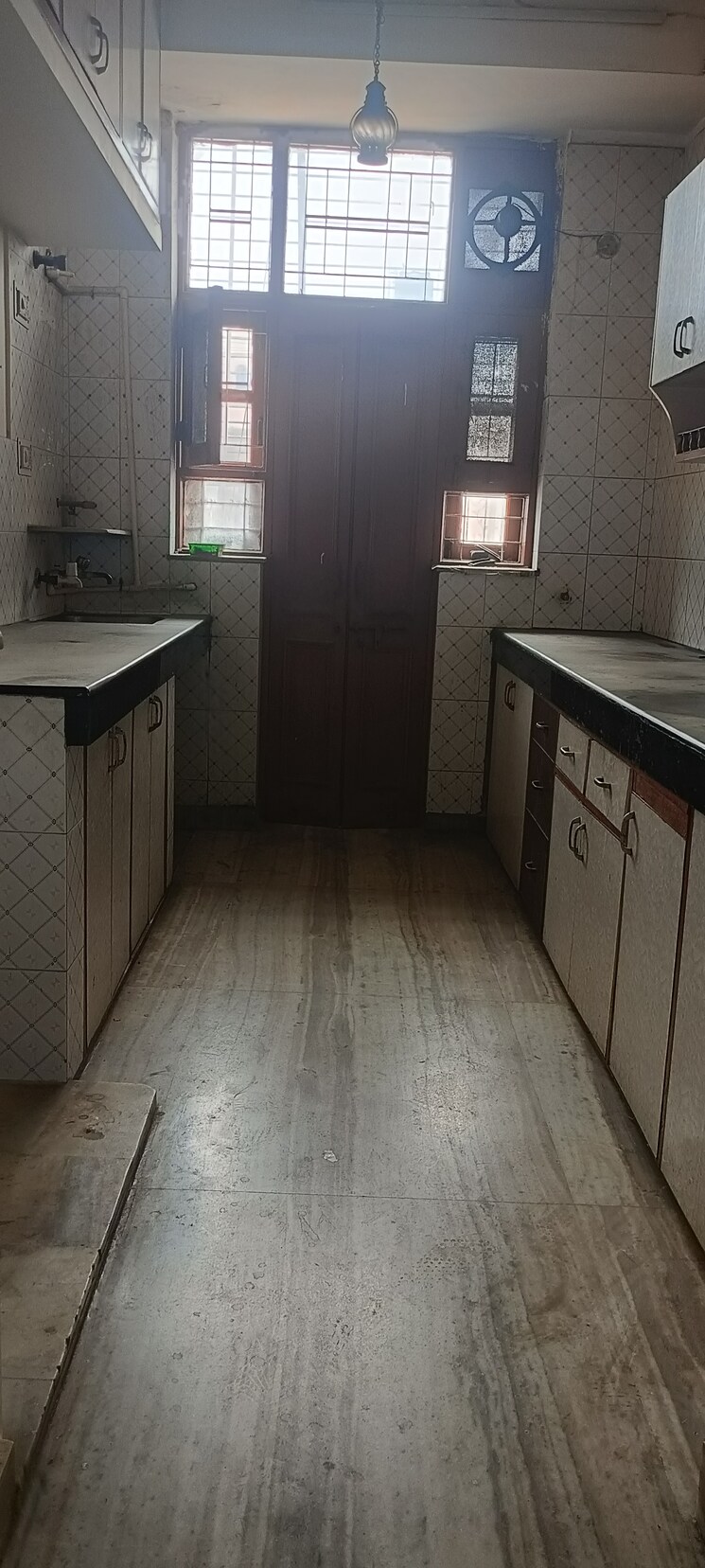 Kitchen, sector 41 3 Bedroom 180 Sq.Yd. Villa In Sector 41 Noida 8740060