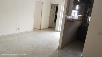 Room in 2 BHK Apartment at Gaurs Siddhartham, Siddharth Vihar – for Rent