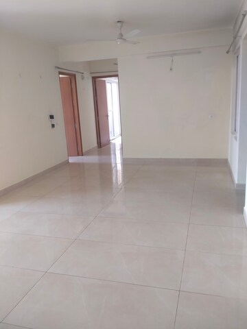Room in 3 BHK Apartment at MI Central Park, Arjunganj – for Rent