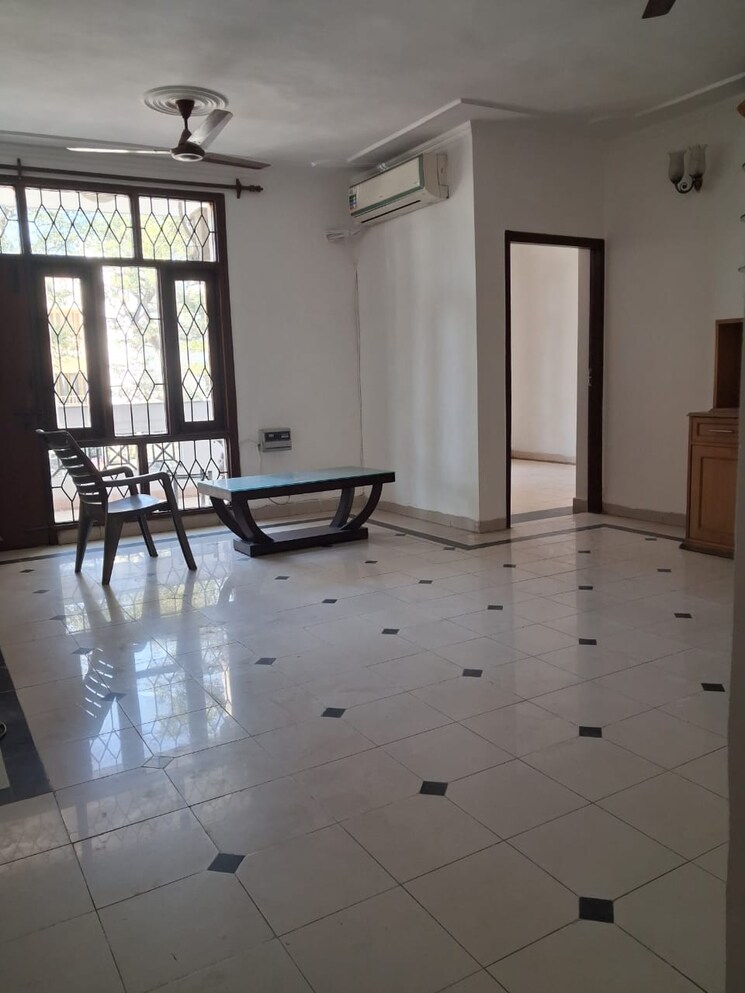 Room, ardee-city 2 Bedroom 192 Sq.Yd. Builder Floor In Sector 52 Gurgaon 8740163