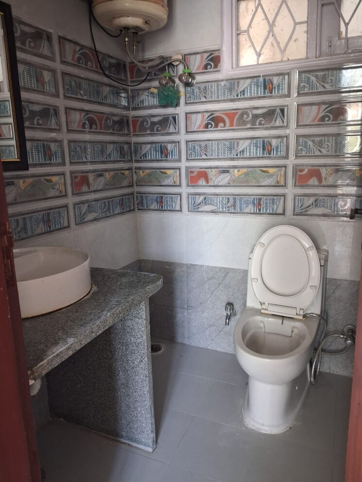 Bathroom, ardee-city 2 Bedroom 192 Sq.Yd. Builder Floor In Sector 52 Gurgaon 8740163