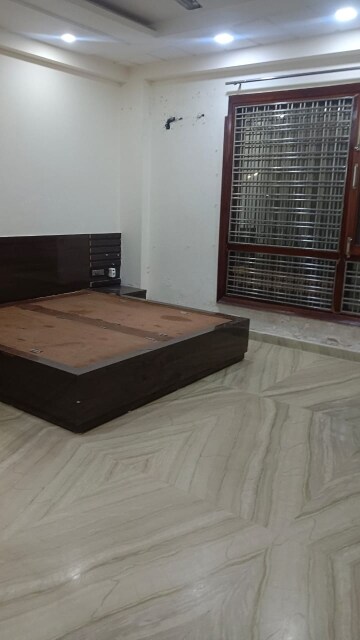 Bedroom in 3 BHK Builder Floor at Sector 46 – for Rent