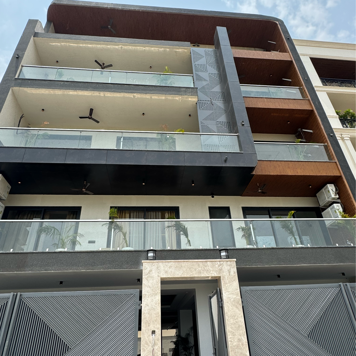 4 BHK + Pooja Room,Servant Room 460 Sq.Yd. Builder Floor in Anant Raj The Estate Residences