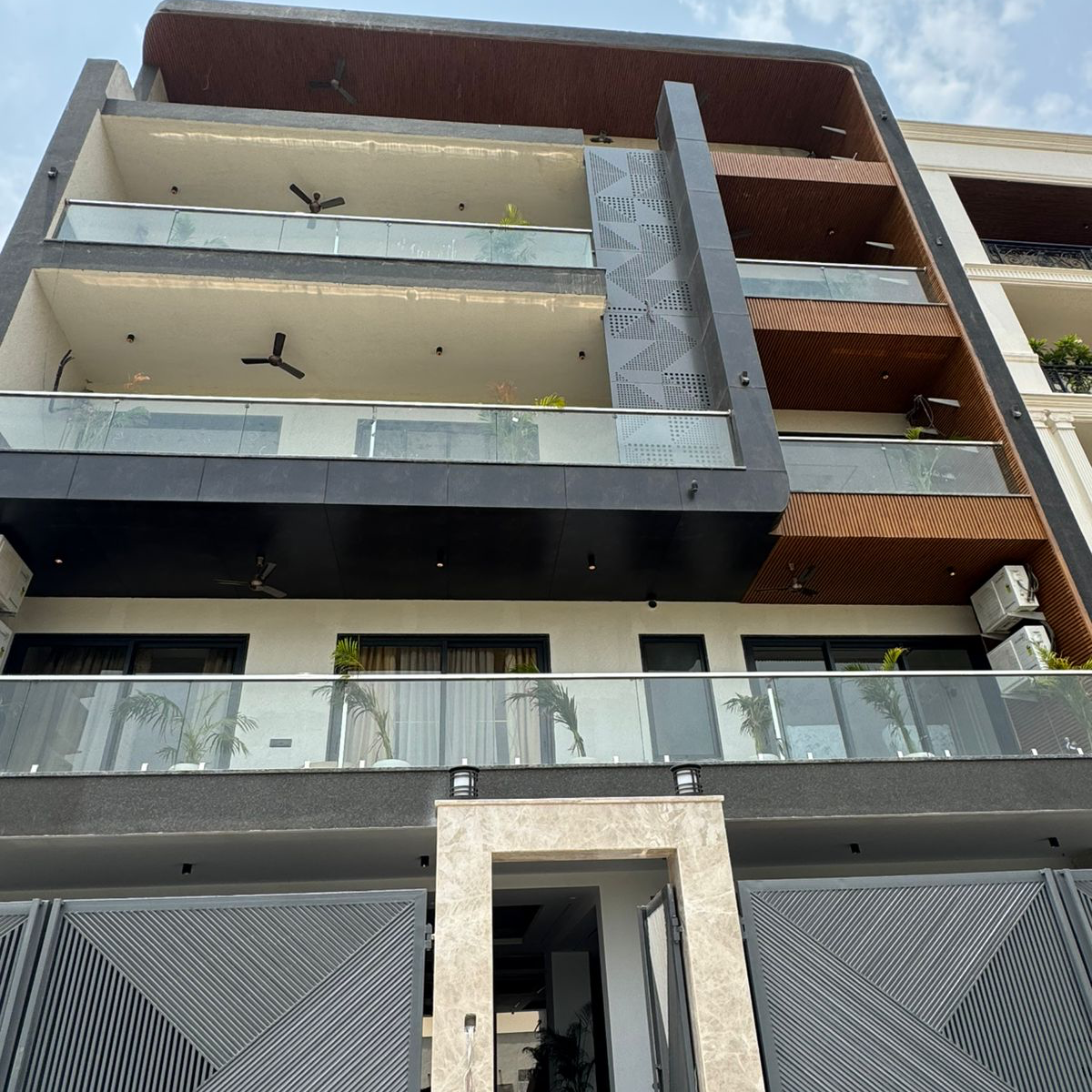 4 BHK + Servant Room 460 Sq.Yd. Builder Floor in Adani Samsara Vilasa