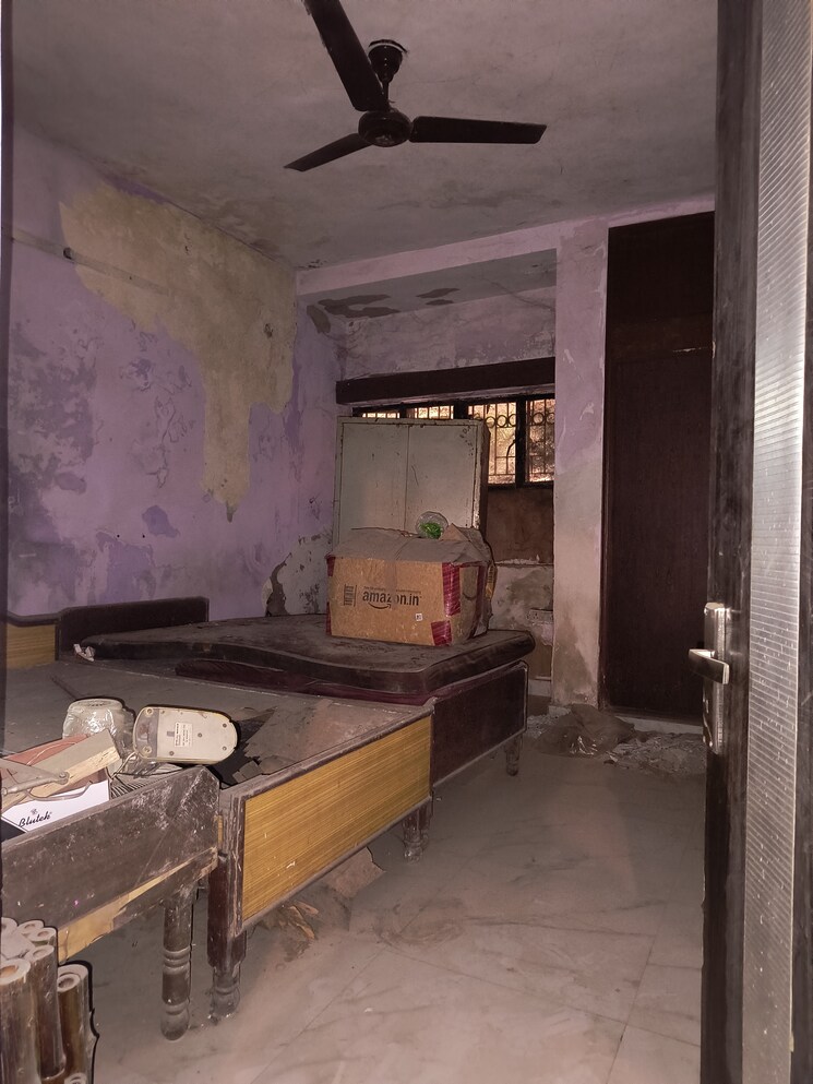 Bedroom, sarita-vihar-pocket-c-rwa 6 Bedroom 2300 Sq.Ft. Apartment In Sarita Vihar Delhi 8740420