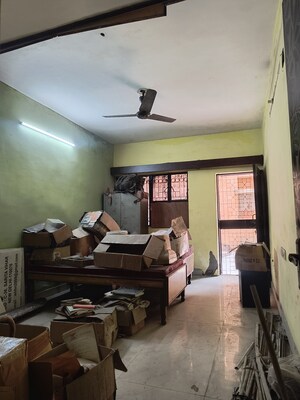 Master Bedroom in 6 BHK Apartment at Sarita Vihar Pocket-C RWA, Sarita Vihar – for Sale