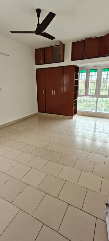 Room in 3 BHK Apartment at Vasant Vihar – for Rent
