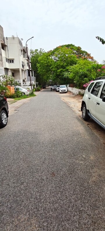 Parking in 3 BHK Apartment at Vasant Vihar – for Rent