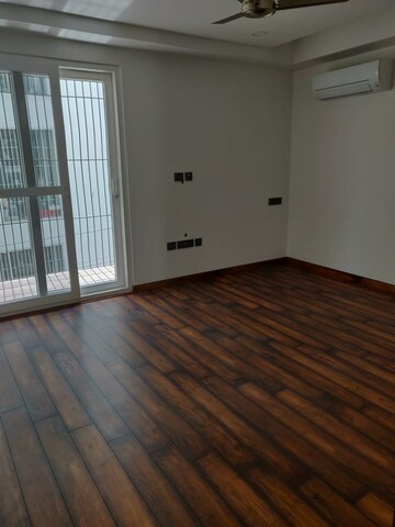 Room in 4 BHK Apartment at Greater Kailash ii – for Rent