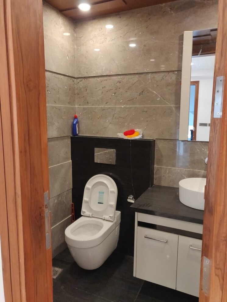 Bathroom, greater kailash ii 4 Bedroom 2500 Sq.Ft. Apartment In Greater Kailash ii Delhi 8740332