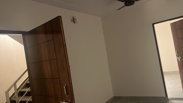 Furnished Amenities in 1.5 BHK Builder Floor at Sector 10a – for Rent