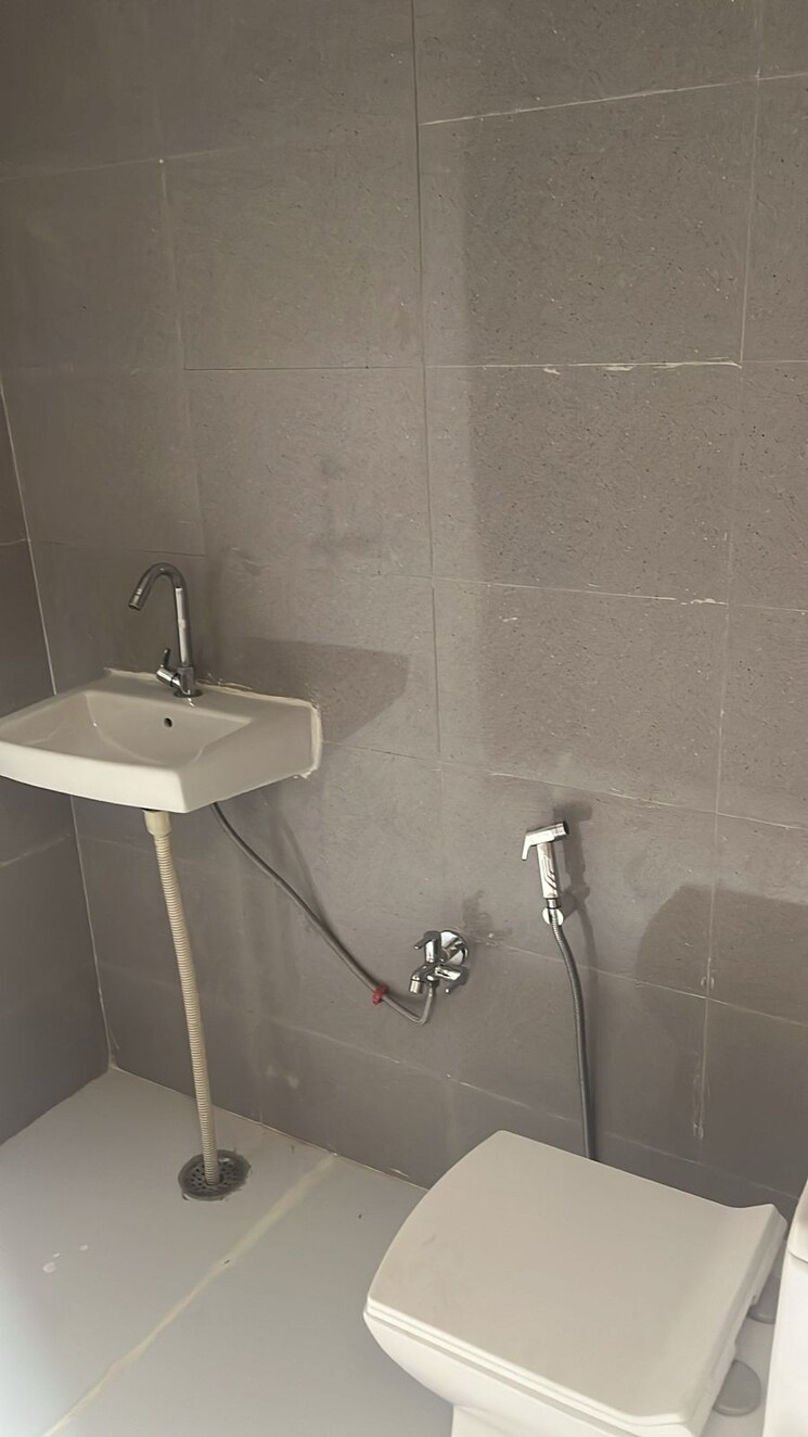 Bathroom, sector 10a 1.5 Bedroom 1350 Sq.Ft. Builder Floor In Sector 10a Gurgaon 8740549