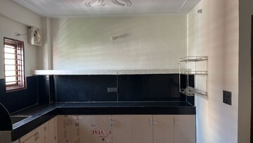 Furnished Amenities in 1.5 BHK Builder Floor at Sector 10a – for Rent