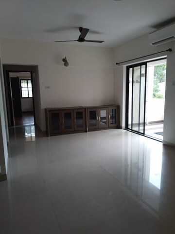 Room in 3 BHK Apartment at Raheja Vistas Phase 1, Mohammadwadi – for Rent