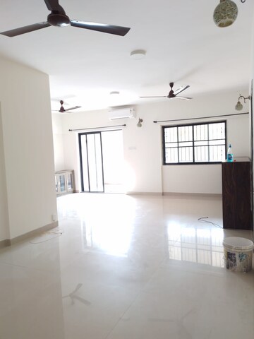 Room in 3 BHK Apartment at Raheja Vistas Phase 1, Mohammadwadi – for Rent