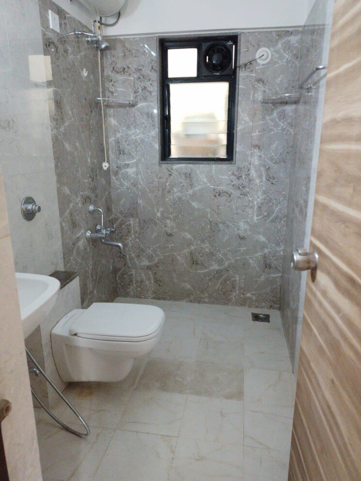 Bathroom, raheja-vistas-phase-1 3 Bedroom 975 Sq.Ft. Apartment In Mohammadwadi Pune 8740427