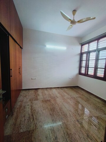 Room in 3 BHK Builder Floor at Wilson Garden – for Rent