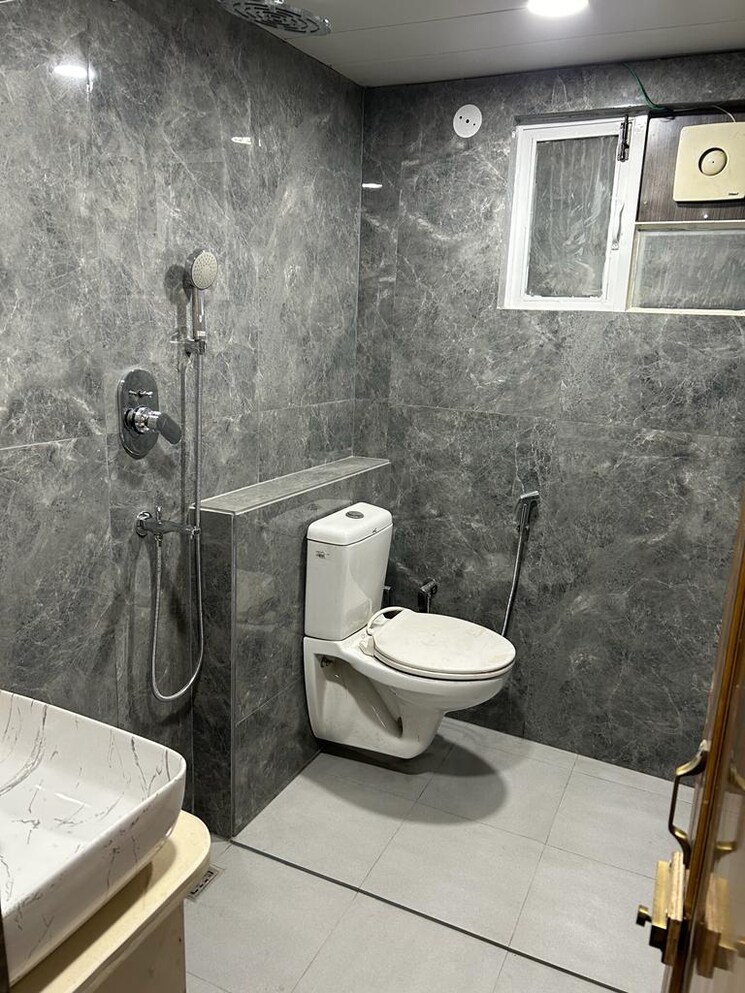 Attached Bathroom, green park extension 2 Bedroom 1650 Sq.Ft. Apartment In Green Park Extension Delhi 8740457