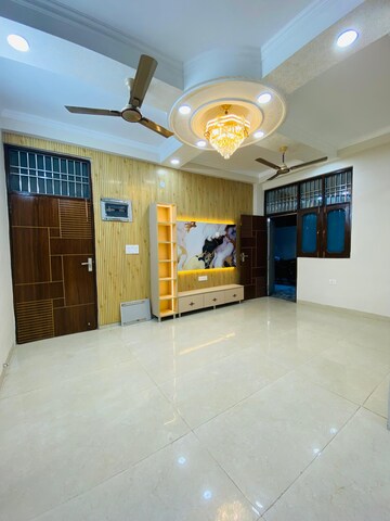 Room in 2 BHK Apartment at Vaishali Sector 4 – for Sale