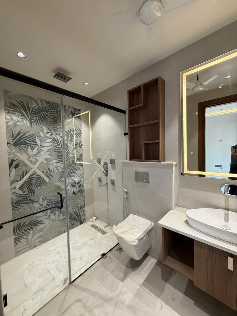 Bathroom, ss-southend-floors 4 Bedroom 275 Sq.Yd. Builder Floor In South City 2 Gurgaon 8740551