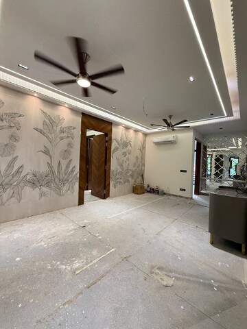 Bedroom in 4 BHK Builder Floor at SS Southend Floors, South City 2 – for Sale