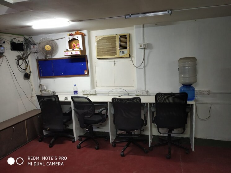 Team Area, park street Commercial Office Space 550 Sq.Ft. In Park Street Kolkata 8740557