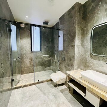 Building Lobby in 4 BHK Builder Floor at Vipul World Plots, Sector 48 – for Sale
