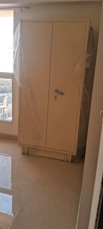 Room in 2 BHK Apartment at Signature Global Proxima, Sector 89 – for Rent