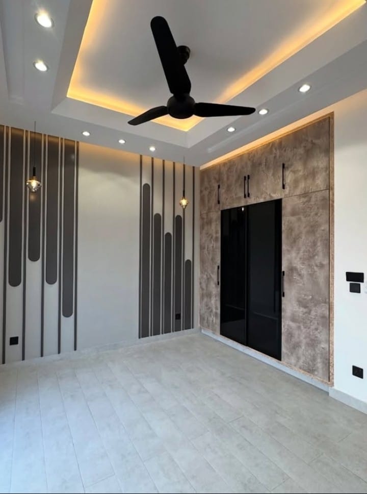 3.5 BHK + Pooja Room,Extra Room Builder Floor For Sale in Building Floor 