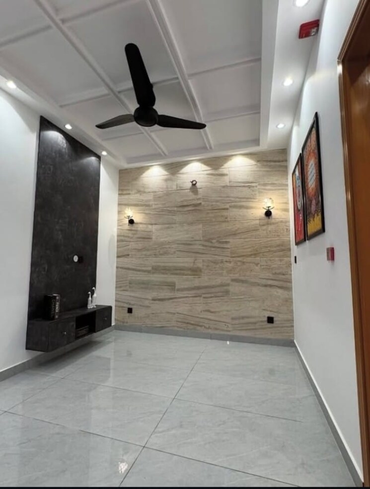 Room, sector 33 3.5 Bedroom 3240 Sq.Ft. Builder Floor In Sector 33 Faridabad 8740661