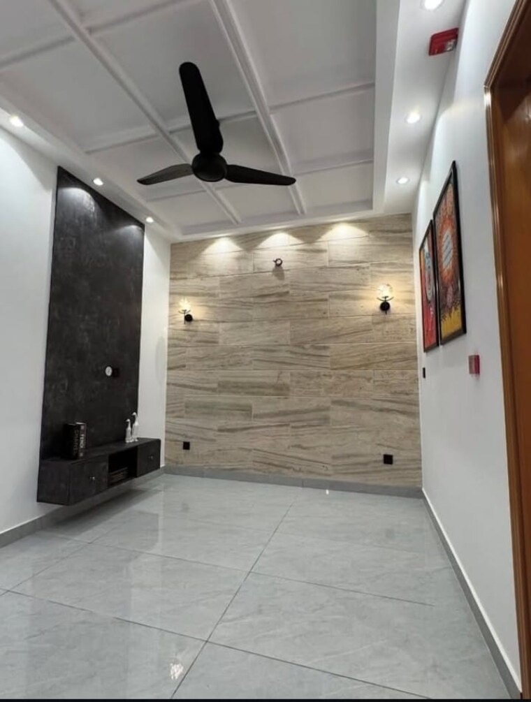 Room, sector 33 3.5 Bedroom 3240 Sq.Ft. Builder Floor In Sector 33 Faridabad 8740661