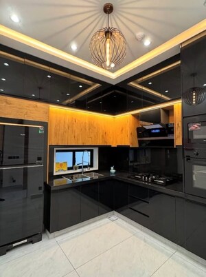 Kitchen in 3.5 BHK Builder Floor at Sector 33 – for Sale