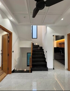 Building Lobby in 3.5 BHK Builder Floor at Sector 33 – for Sale