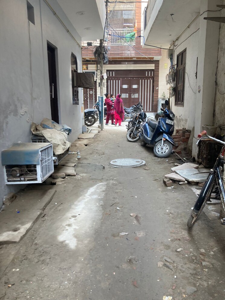  Parking, burari 2 Bedroom 450 Sq.Ft. Independent House In Burari Delhi 8740677