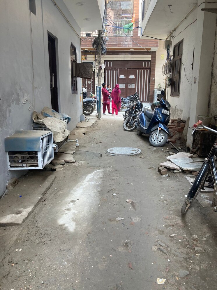  Parking, burari 2 Bedroom 450 Sq.Ft. Independent House In Burari Delhi 8740677