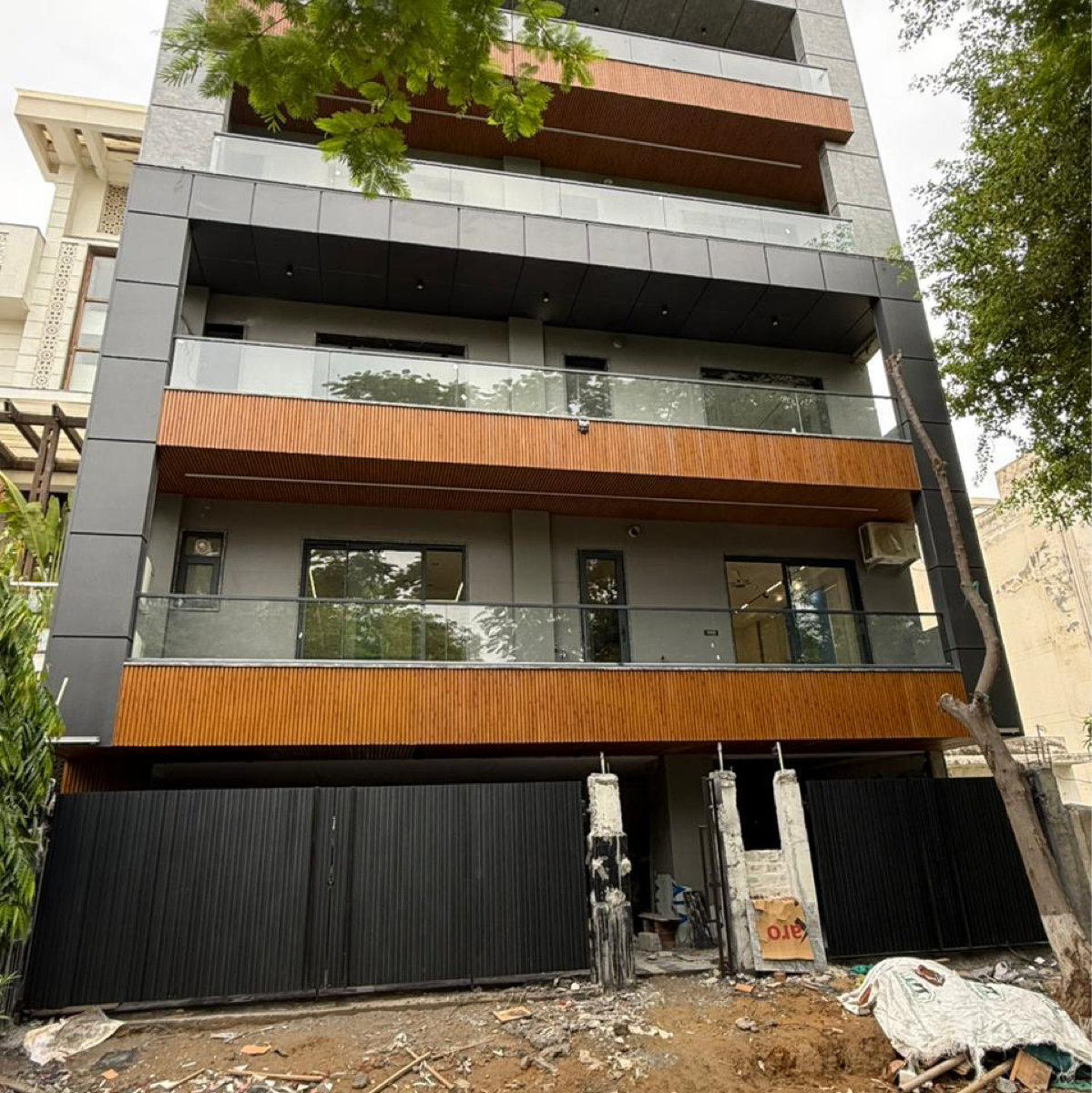 4 BHK + Pooja Room Builder Floor For Sale in South City 2