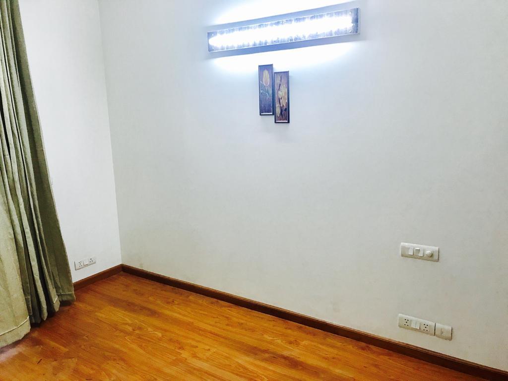 3 BHK + Servant Room Apartment For Rent in Paras Irene