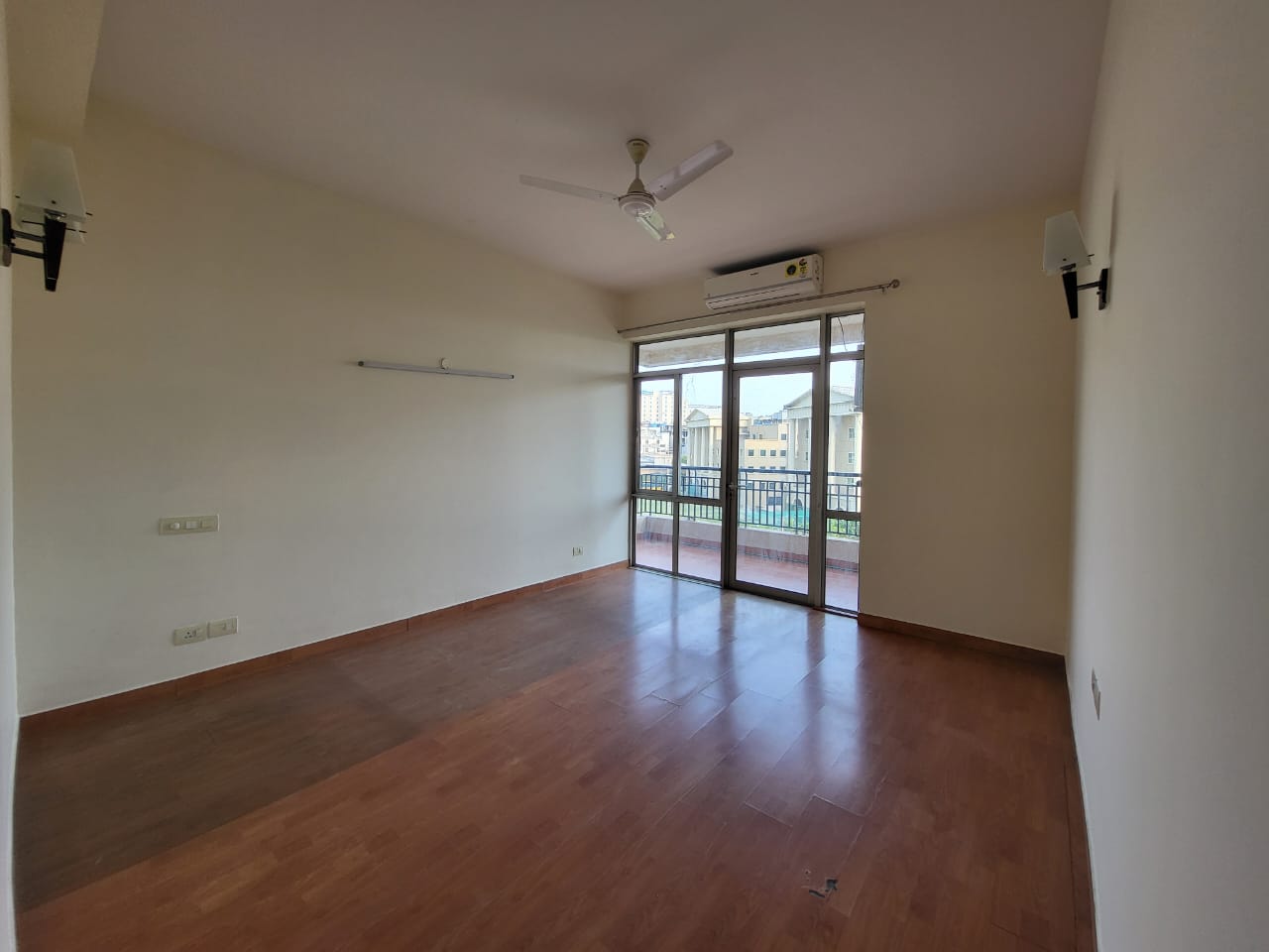 3 BHK + Servant Room Apartment For Rent in Pioneer Park Presidia