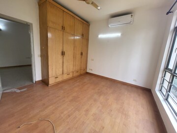 Room in 3 BHK Apartment at Pioneer Park Presidia, Sector 62 – for Rent