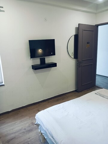 Room in 6+ BHK Independent House at Sector 57 – for Rent