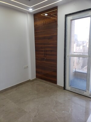 Room in 3 BHK Builder Floor at Janakpuri – for Sale