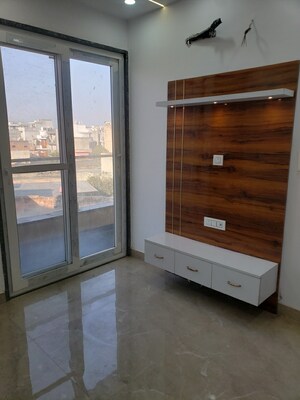 Room in 3 BHK Builder Floor at Janakpuri – for Sale