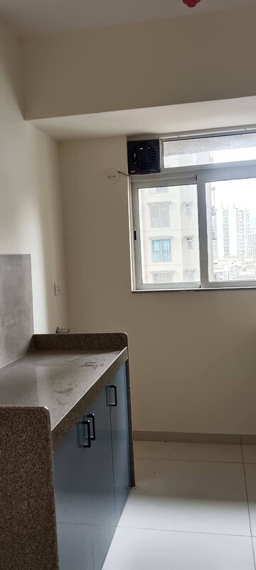 Room in 1 BHK Apartment at Godrej Nest Kandivali, Kandivali East – for Rent